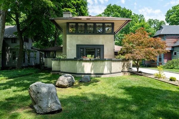 Frank Lloyd Wright’s K.c. Derhodes House Listed For Sale For $1.17M With Preservation Easement 25