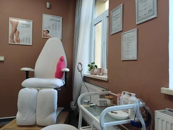 Přístrojová pedikúra: ošetření pokožky i nehtů