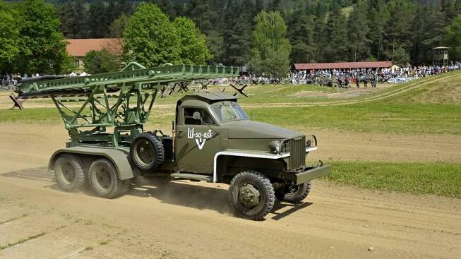 Sovětský raketomet BM 13-16 Kaťuša na podvozku Studebaker z Vojenského technického muzea v Lešanech