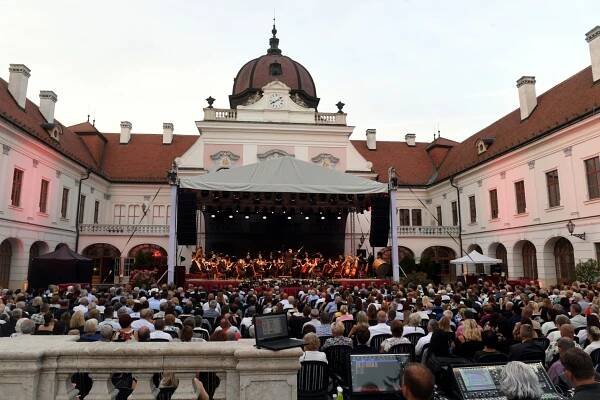 Gödöllő Palace Celebrates Double Anniversary with Operetta Tribute