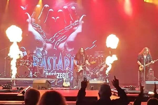 Kapela BASTARD : kontakt : koncert. Ta pravá rocková nálož.