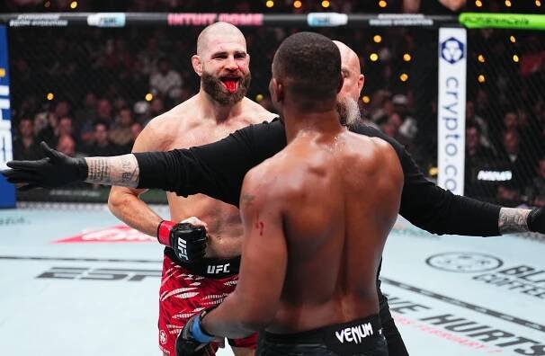 Procházka nadchl UFC, získal i ocenění. Výkon šampiona, má jasno krajan