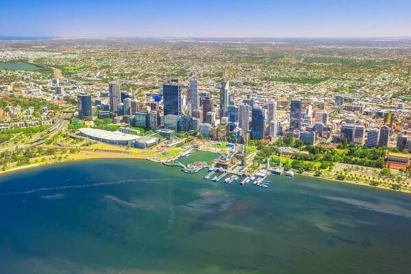 perth skyline anténa - elizabeth quay - stock snímky, obrázky a fotky