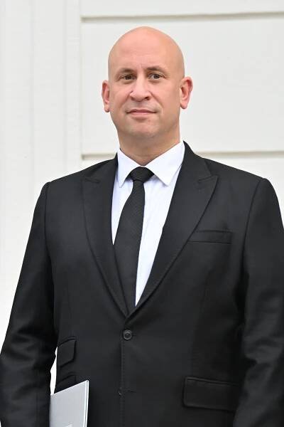 Přehlídka kamenných tváří: Čaputová jmenovala Ficovu vládu