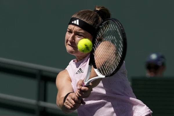 Vondroušová a Muchová postoupily v Montrealu do 2. kola, Siniaková končí