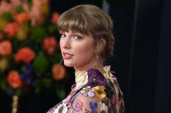 Taylor Swift Announces 'The Lakes (Original Version)’