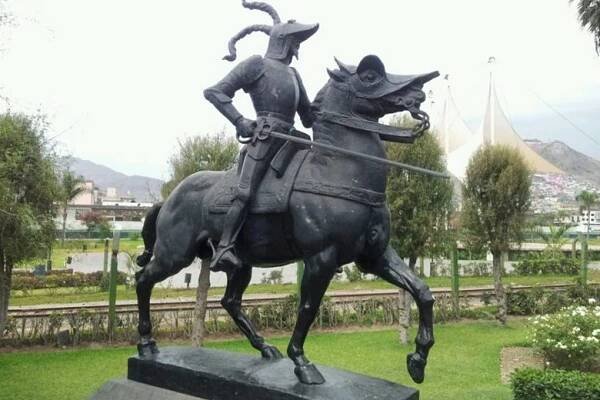 Francisco Pizarro Statue