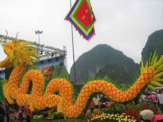 '' Golden Dragon'' at Hoa Lu festival