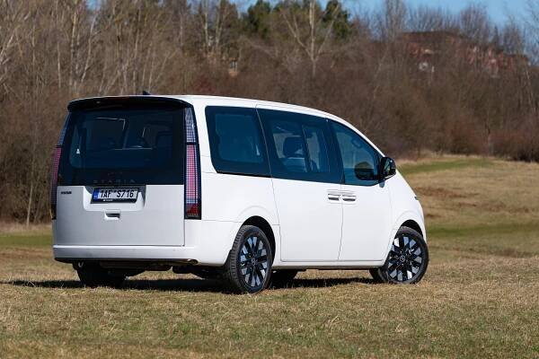 Sci-fi dodávka Hyundai nově bez dieselu. Co to Starii přineslo a o co přišla?