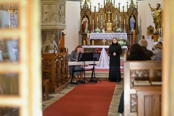 Skutečský kostel Nanebevzetí Panny Marie přivítal návštěvníky při Noci kostelů