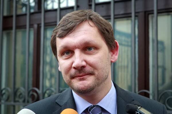 Z Hradu do Strakovy akademie. 'Úřad vlády povede Radek Augustin,' oznámil Babiš