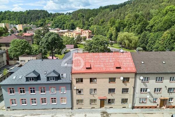 Prodej bytu 2+1 po rekonstrukci o celkové ploše 105 m2 a společnou zahradou v Úpici, okres Trutnov | Reality.iDNES.cz 