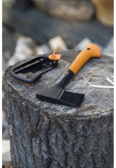 Fiskars Univerzální sekera X7-XS 354 mm