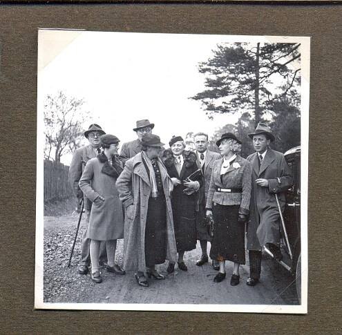Výlet na Kozí Hory, 1935. (Zleva Josef Čapek, Alena Čapková, Eduard Bass, paní Bassová, Božena Scheinpflugová, Karel Scheinpflug, Olga Scheinpflugová a Karel Čapek)