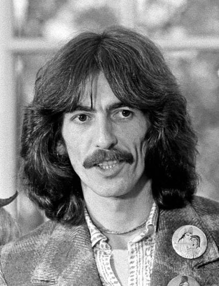 'Tichý Beatle' George Harrison by oslavil 75, do kapely přinesl vlivy hinduistické kultury