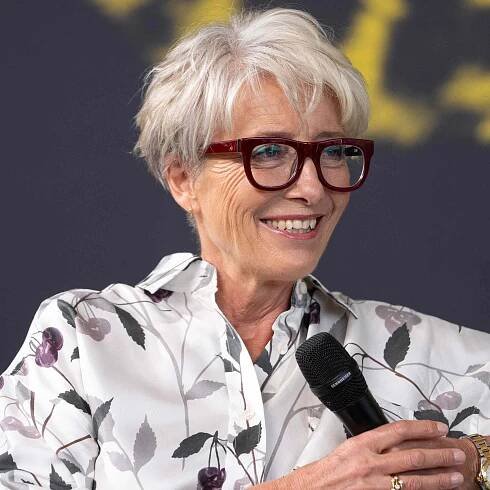  Emma Thompson meets fans during the 78th Locarno Film Festival on August 09, 2025 in Locarno, Switzerland. 