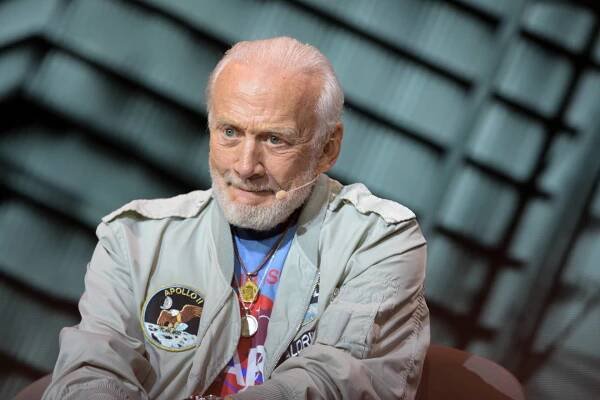 Fotka: Buzz Aldrin, druhý člověk, který vstoupil na povrch Měsíce po Neilu Amstrongovi