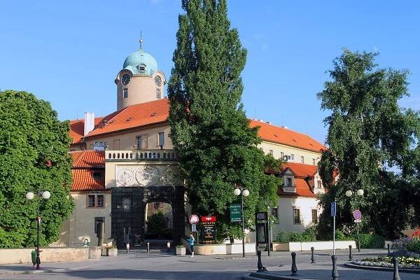 Soubor:Podebrady zamek zoomed.jpg – Wikipedie