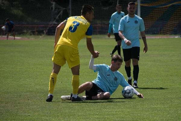 Divize, 27. kolo: FK Neratovice-Byškovice (ve žlutém) - FC Chomutov (3:0)