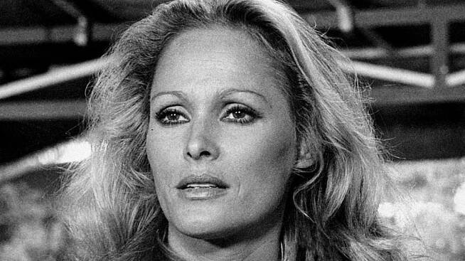 První Bond girl Ursula Andress: Nafotila odvážné fotky pro Playboy a okouzlila i Belmonda - Médium.cz