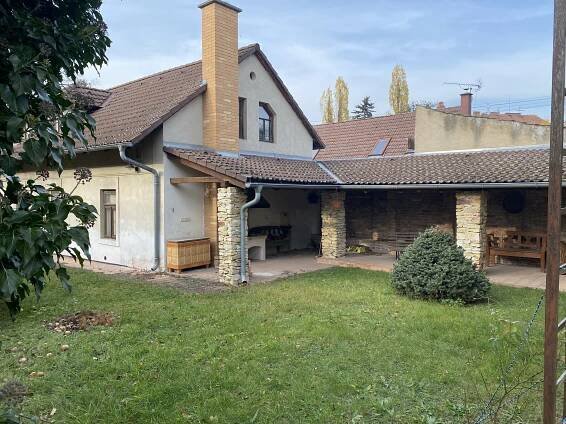 REZERVACE!!! Pronájem stylového domu/chalupy, přízemí a podkroví, cca 180 m2, 3+kk + hala, zahrada, garáž, Brodce - Connect