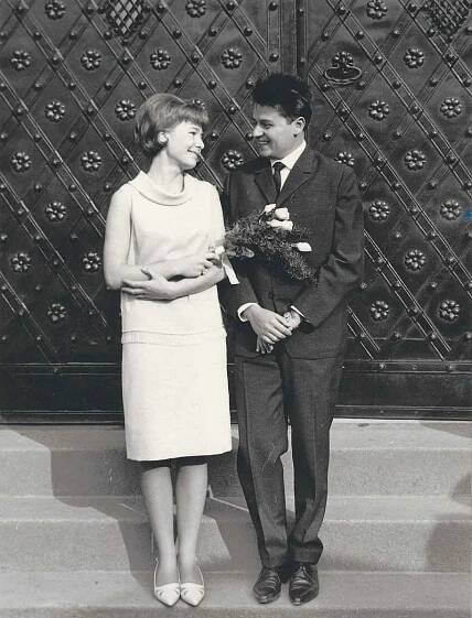 Novomanželé Jana a Hynek Bočanovi si řekli „ano“ 12. října 1965. Jsou spolu dodnes.