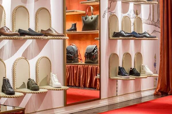 CHRISTIAN LOUBOUTIN OTEVŘEL SVŮJ PRVNÍ BUTIK V PRAZE – DailyStyle.cz