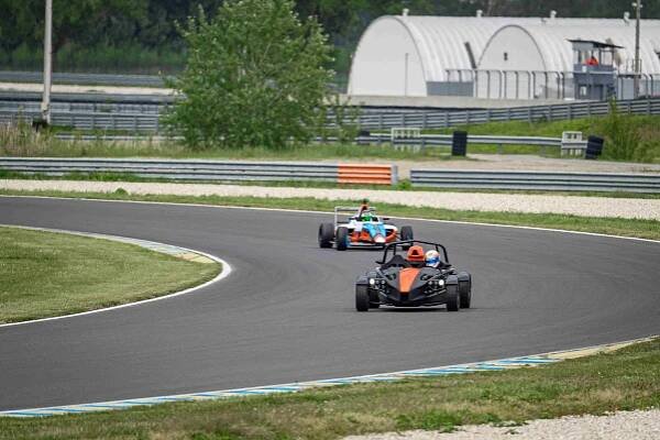 Jízda v Ariel Atom 4 na Masarykově okruhu Autodromu Brno