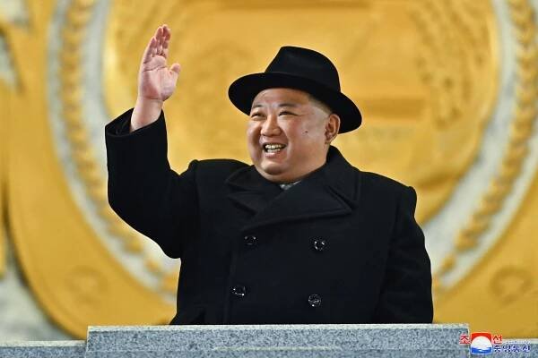 FOTO: Kimova megalomanská přehlídka ukázala arzenál zbraní
