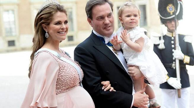 Ještě 2 dny před porodem vystavovala švédská princezna bříško na svatbě bratra