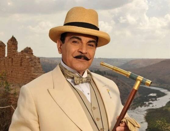 Fotogalerie: Ze seriálu Hercule Poirot (Poirota hraje David Suchet, kapitána Hastingse Hugh...