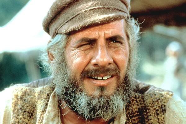 Chaim Topol, 'Fiddler on the Roof' Star of Stage and Screen, Dead at 87