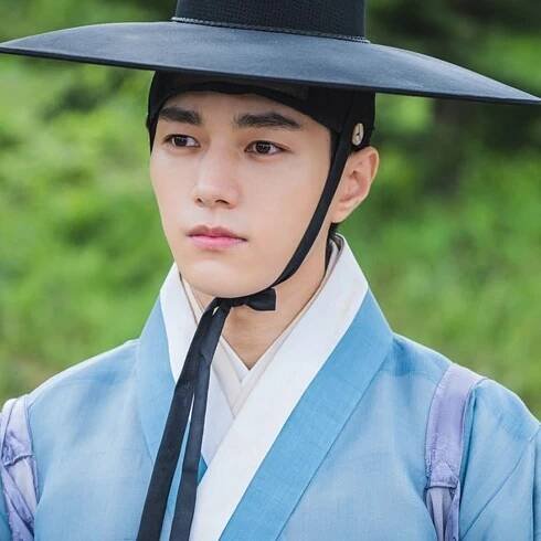 Kim Myung Soo (L) 8