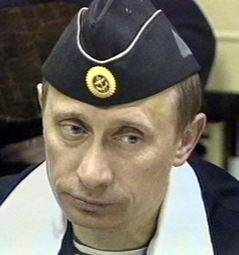 Vladimir Putin v uniformě příslušníků ruského námořnictva,.. | iROZHLAS - spolehlivé zprávy