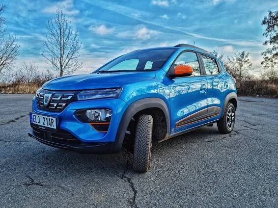 Dacia Spring – nejlevnější elektromobil. Jak se s ní jezdí?