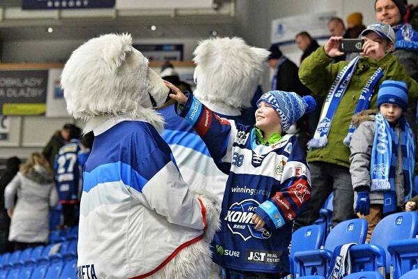 Hokejový zápas mezi brněnskou Kometou a Pardubicemi
