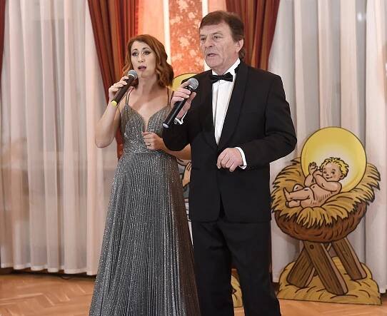 Manželka pohádkového prince Pavla Trávníčka vytasila dekolt: Ještě ho něčím naplnit, žertovala