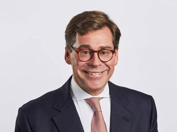 Andrew Robinson headshot