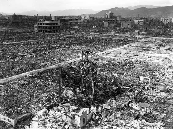 Obrazem: Jaderná zkáza Nagasaki. Počasí zabránilo ještě větší tragédii