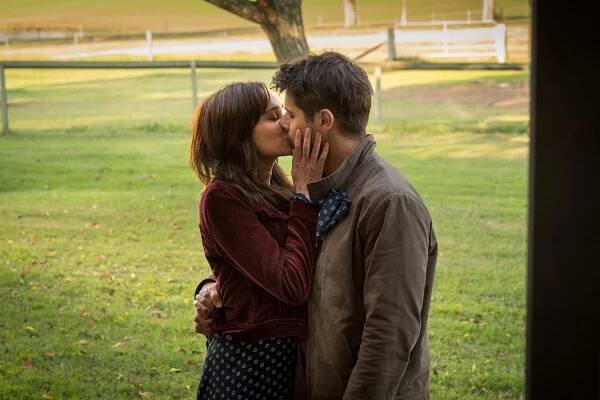 Doktor srdcař - Série 2 - What Difference the Day Makes - Z filmu - Nicole da Silva, Ryan Johnson