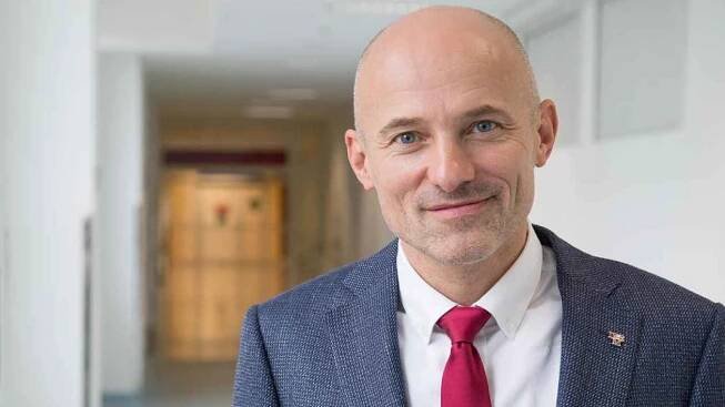 Policie obvinila tři lidi v kauze IKEM. Mimo jiné jsou podezřelí z vydírání