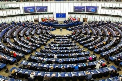 Eurovolby 2024: Termín, kandidáti, průzkumy a systém