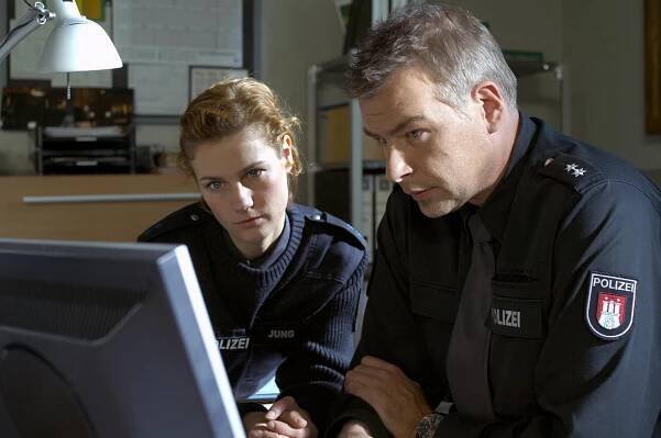 Policie Hamburk - Lstivá přítelkyně (S01E16) (2007)