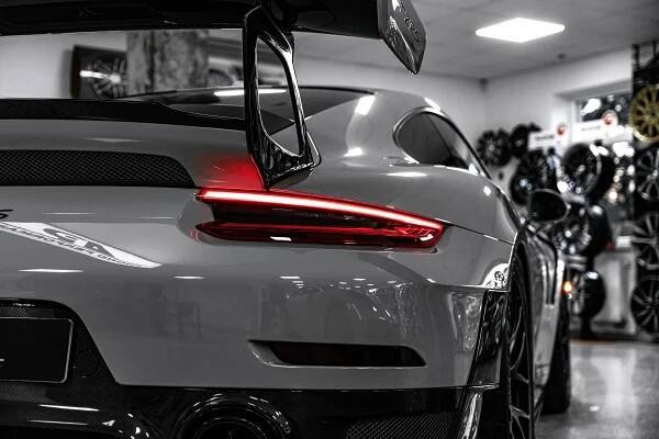 Porsche 911 GT2 RS/WEISSACH/CARBON/MA