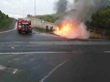 Dopravní nehoda s následným požárem automobilu u Olomouce skončila tragicky