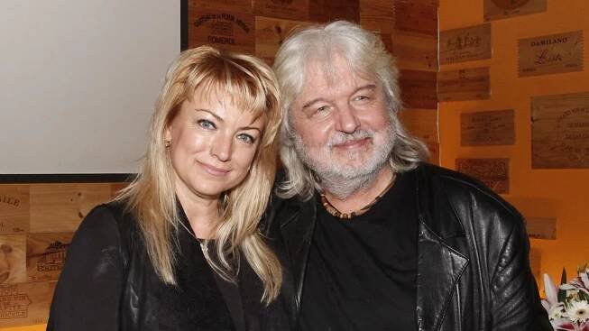 Eva Vejmělková se provdala za rozvedeného staršího režiséra. Je s ním od svých 16 let