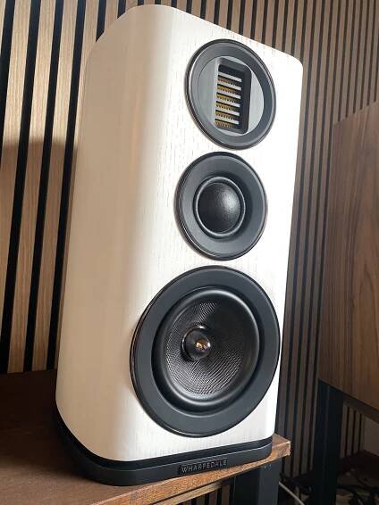 Review: Wharfedale EVO 4.2 - Audiophiles.eu