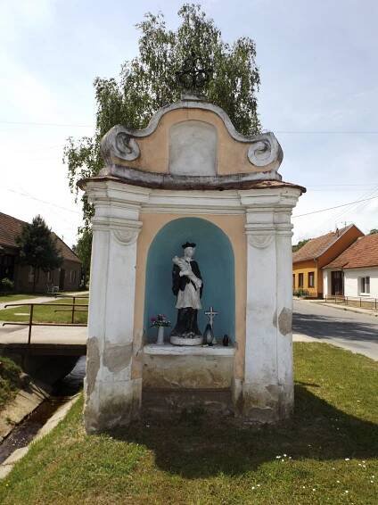 Photos - Milovice - u Mikulova - kaple sv. Jana Nepomuckého - 01.06.2015