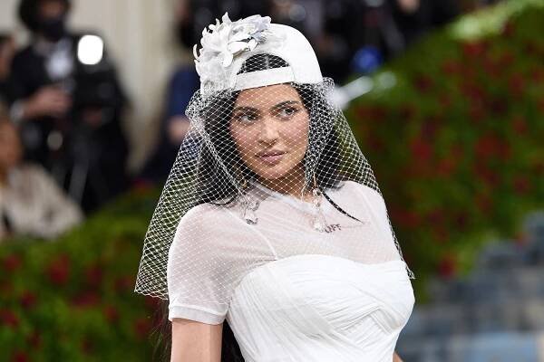 To nejlepší z Met Gala 2022: Pozlacená prsa i šaty po Marilyn!