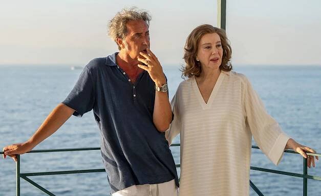 Paolo Sorrentino and Stefania Sandrelli on the set of Parthenope